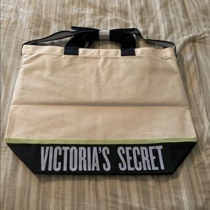 *BRAND NEW* VICTORIA’S SECRET TOTE BAG